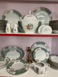 Столовый сервиз Румыния 1970гг на 12 персон. Фарфор, деколь, позолота. Цена за 45пр