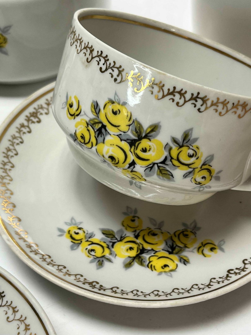 Чайный сервиз на 12 персон, Рига 1970-1980гг. Фарфор, деколь, позолота. Цена за 27пр. Картинка 4