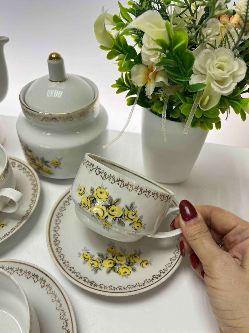 Чайный сервиз на 12 персон, Рига 1970-1980гг. Фарфор, деколь, позолота. Цена за 27пр. Картинка 3