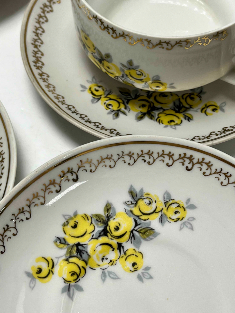 Чайный сервиз на 12 персон, Рига 1970-1980гг. Фарфор, деколь, позолота. Цена за 27пр. Картинка 5