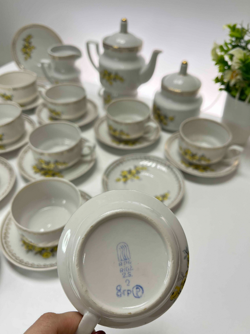 Чайный сервиз на 12 персон, Рига 1970-1980гг. Фарфор, деколь, позолота. Цена за 27пр. Картинка 6