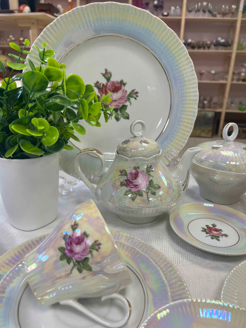 Чайный сервиз "Роза" на 12 персон. Jlmenau GDR. Тонкий рельеф фарфор, перламутр, деколь, золото 53пр. Картинка 2
