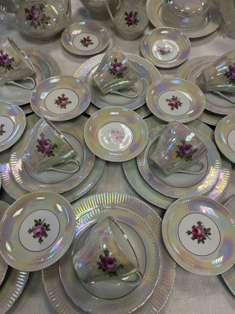 Чайный сервиз "Роза" на 12 персон. Jlmenau GDR. Тонкий рельеф фарфор, перламутр, деколь, золото 53пр. Картинка 4