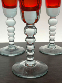 Бокал-кубок с гербом УССР. Цветное стекло с налепом на фигурной ножке. Винтаж. Цена за шт. Картинка 4