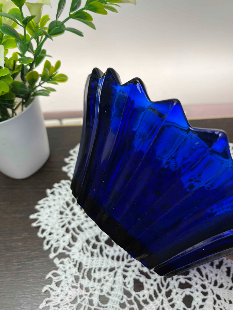 Ваза/салатник/конфетница из кобальтового стекла с зубчатым верхом, винтаж, СССР. Картинка 3