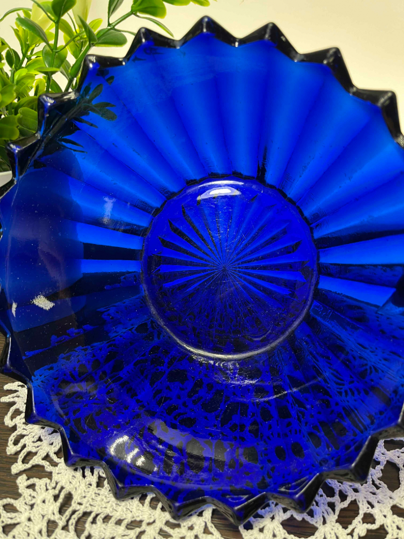 Ваза/салатник/конфетница из кобальтового стекла с зубчатым верхом, винтаж, СССР. Картинка 4