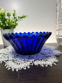 Ваза/салатник/конфетница из кобальтового стекла с зубчатым верхом, винтаж, СССР