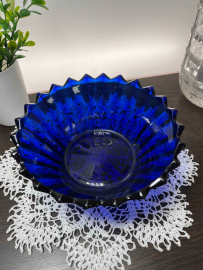 Ваза/салатник/конфетница из кобальтового стекла с зубчатым верхом, винтаж, СССР. Картинка 2
