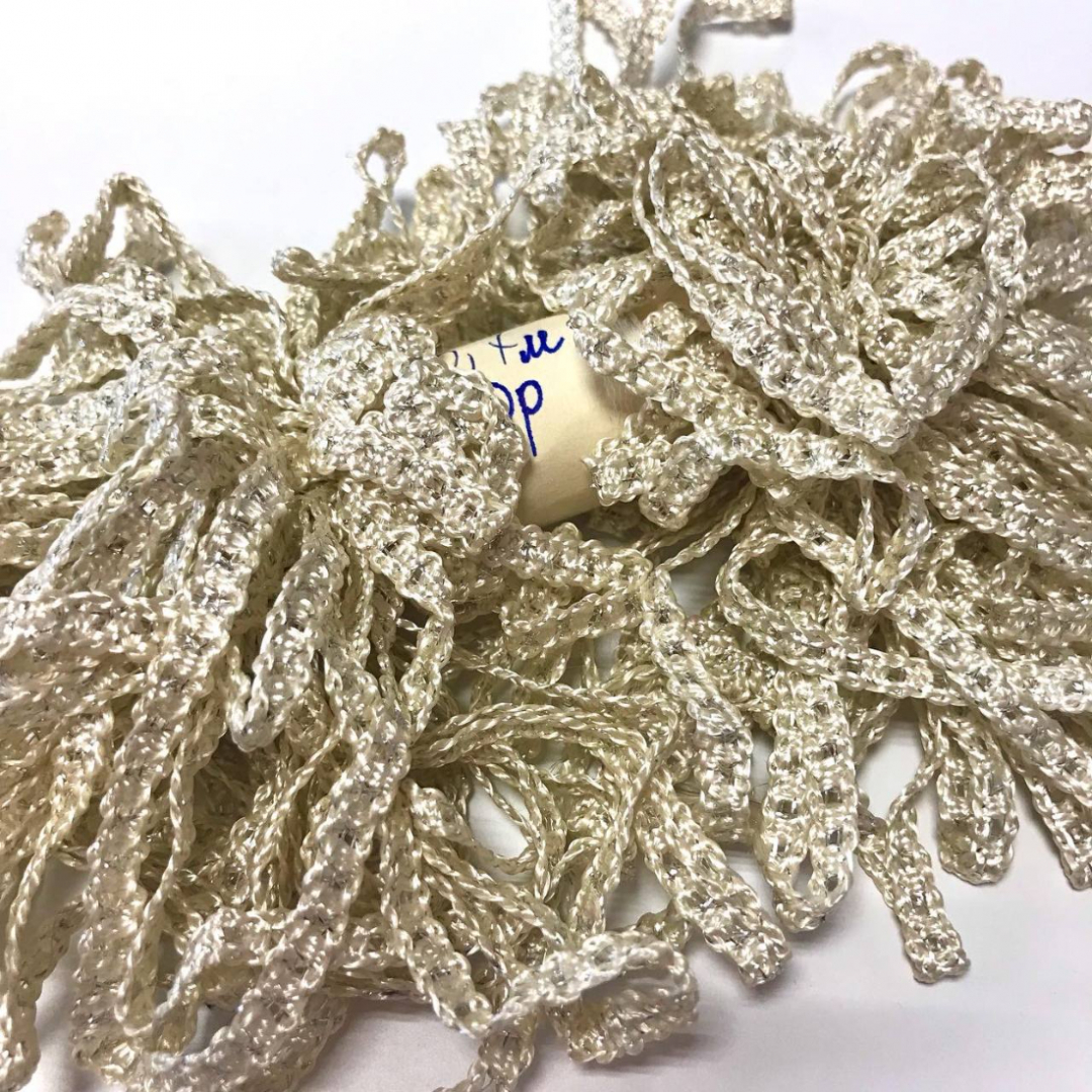 Тесьма швейная советского времени, винтаж, СССР. Цена за моток 23,7см. Картинка 1