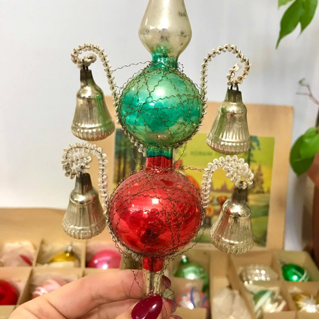 Коробка двухярусная с елочными украшениями и навершьем, ГДР Лауша, тонкое стекло, винтаж Цена за 4пр. Картинка 3