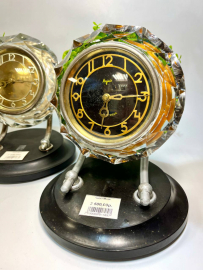 Настольные механические часы "Маяк". Хрустальный корпус, карболит подставка. Завод на 7 дней. Картинка 3