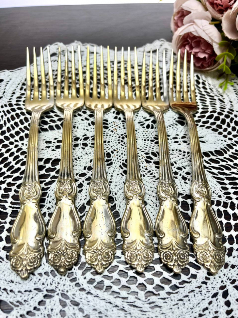 Вилки столовые "Серебряная роза" з-д Кольчугино. Мнц с серебрением и золочением. Потертость Цена за6. Картинка 2