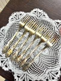 Вилки столовые "Серебряная роза" з-д Кольчугино. Мнц с серебрением и золочением. Потертость Цена за6. Картинка 5