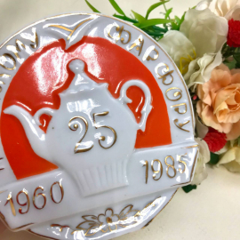 Плакетка Краснодарский ФФЗ Чайка 1985г. Фарфор, ручная роспись, позолота. Винтаж, СССР. Картинка 3