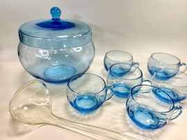 Набор для крюшона с 6ю кружками и половником, цвет. рельефное стекло. Скол на одной кружке. Цена 8пр