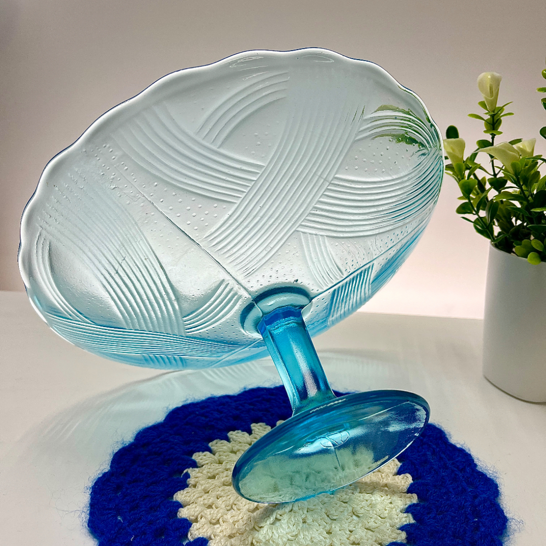 Ваза на ножке №9 из купоросного стекла. Рисунок от формы. Маркировка завода, сов.цена 72к. Винтаж. Картинка 1