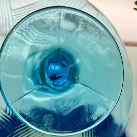 Ваза на ножке №9 из купоросного стекла. Рисунок от формы. Маркировка завода, сов.цена 72к. Винтаж. Картинка 3