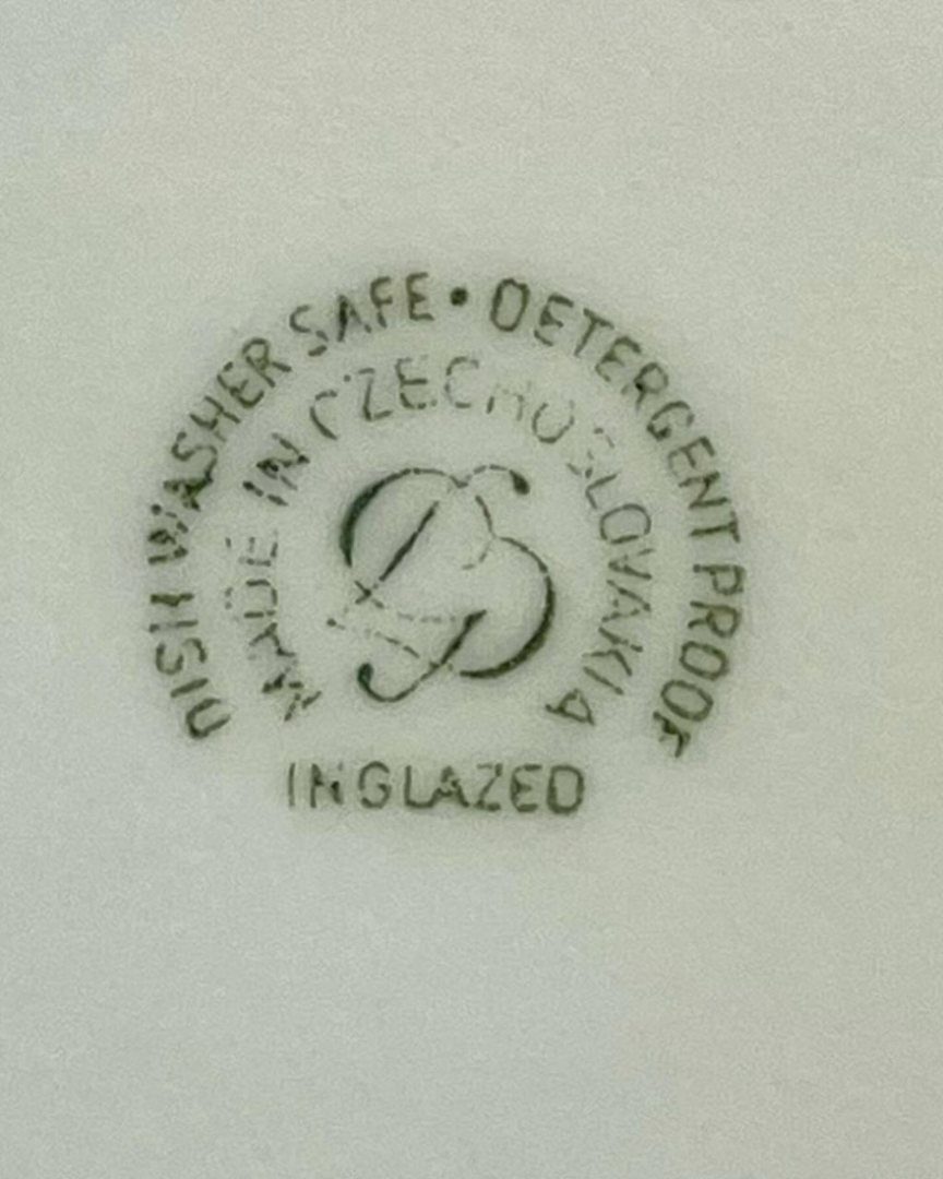 Декоративная тарелка "Рождественский вертеп", Чехословакия. Фарфор покрытый глазурью. Винтаж. Картинка 2