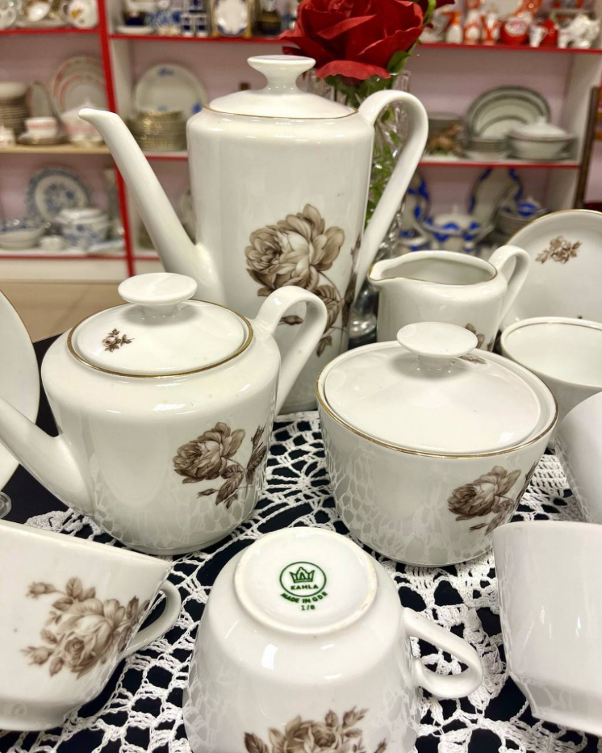 Чайный сервиз "Серая роза" Kahla, период ГДР. Фарфор, деколь, позолота. Скол на розетке. Цена за 22п. Картинка 1