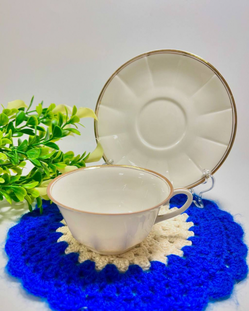 Чайная пара Бавария, Германия. Тонкий фарфор, позолота, просвечивается. Винтаж. Картинка 1