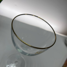 Высокий бокал из стекла с позолотой. Логотип ликера Бейлис. Картинка 3