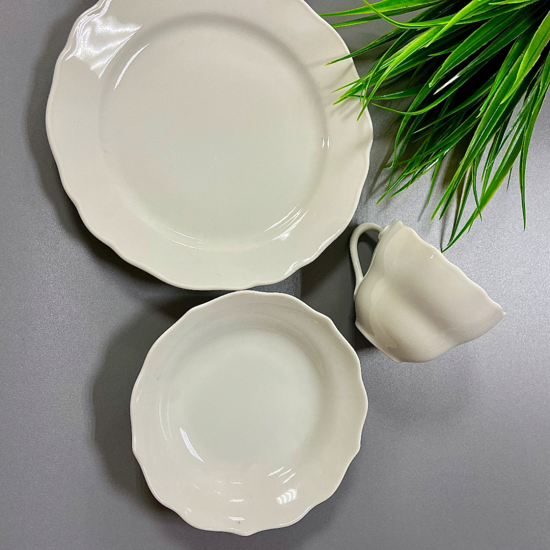 Чайное трио Hutschenreuther Германия, белый фарфор, фигурная ручка, клеймо 70х гг. Картинка 2