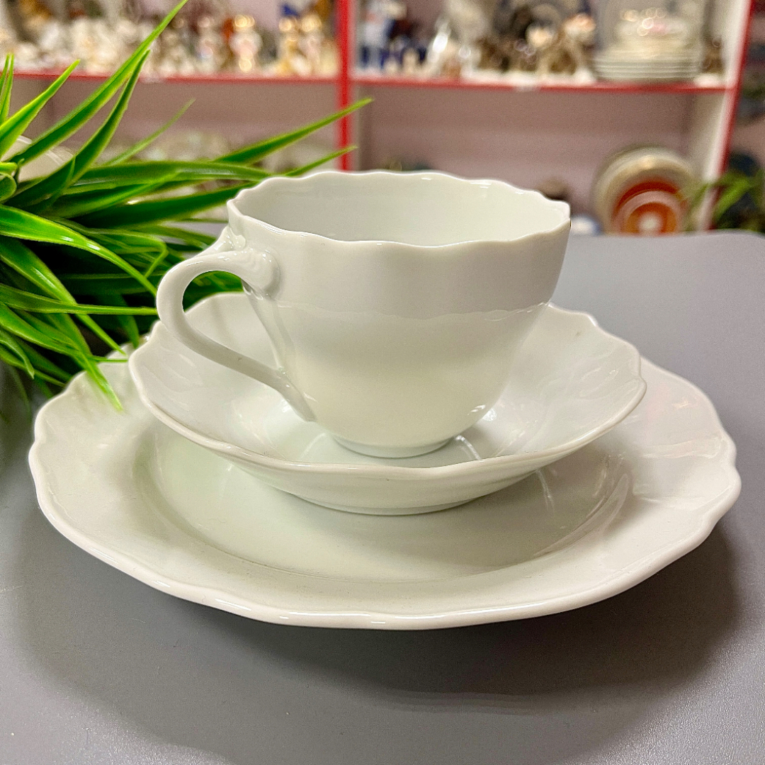 Чайное трио Hutschenreuther Германия, белый фарфор, фигурная ручка, клеймо 70х гг. Картинка 4