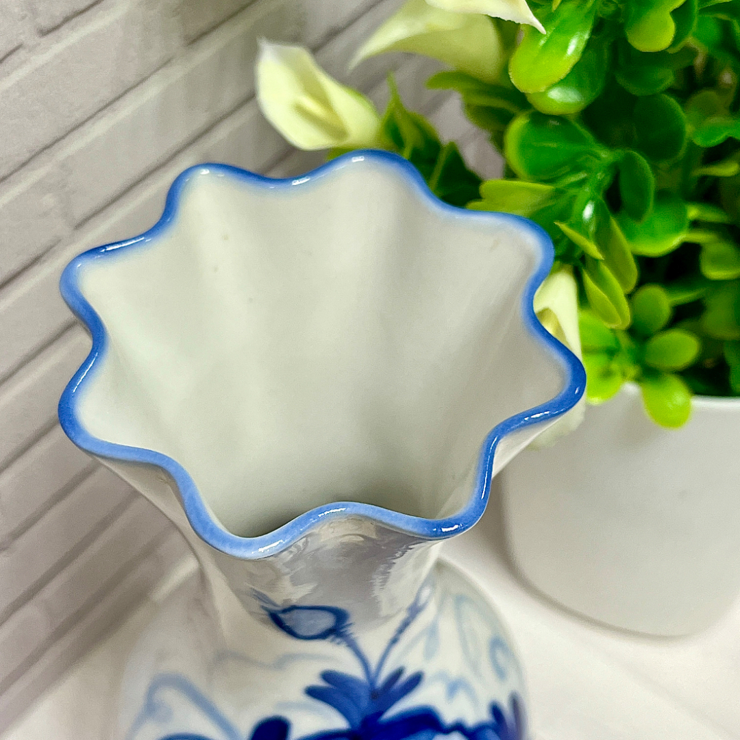 Ваза, фарфор с ручной подглазурной росписью, веерообразный верх, без клейма. Картинка 3