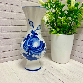 Ваза, фарфор с ручной подглазурной росписью, веерообразный верх, без клейма. Картинка 1