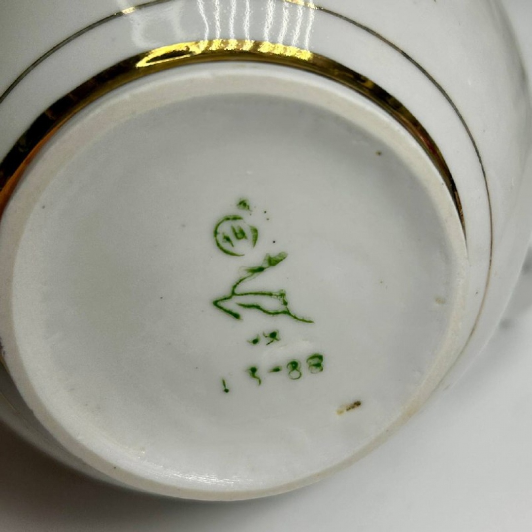 Кувшин для напитков. Городницкий ФЗ 1970-2000гг. Рельеф фарфор, роспись,позолота. Фабричные недочеты. Картинка 2