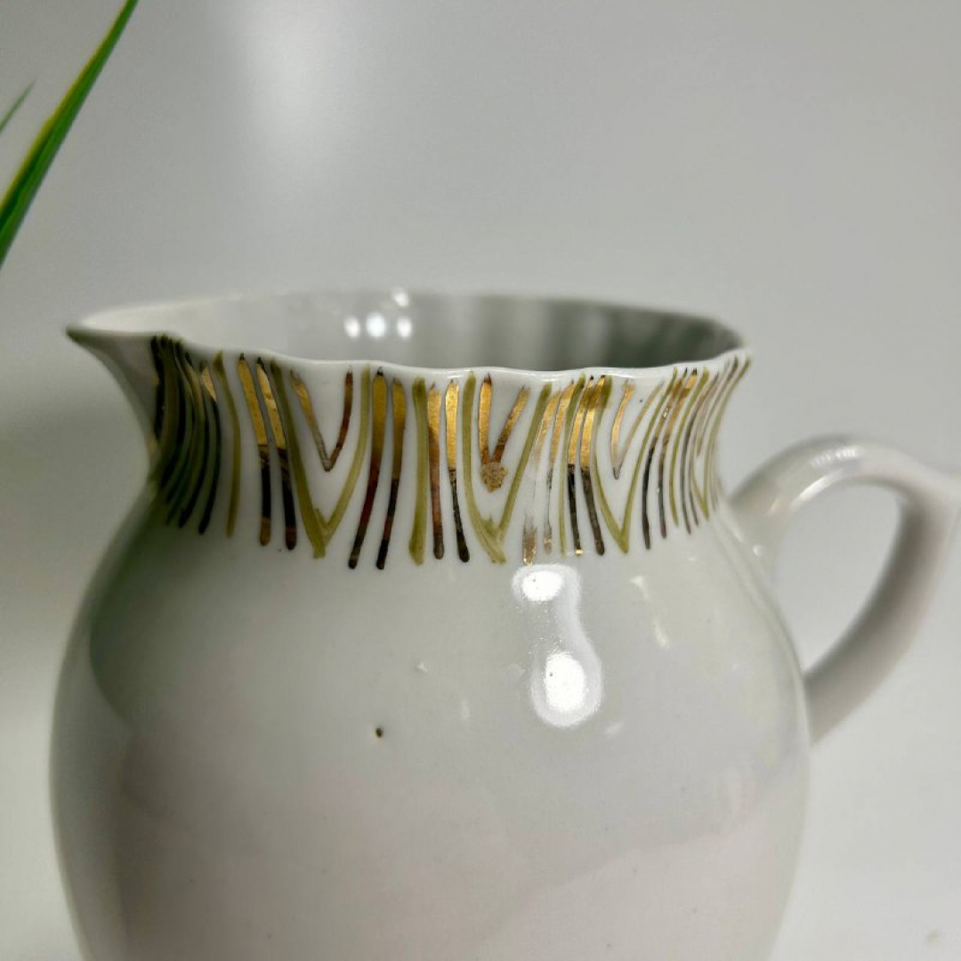 Кувшин для напитков. Городницкий ФЗ 1970-2000гг. Рельеф фарфор, роспись,позолота. Фабричные недочеты. Картинка 5