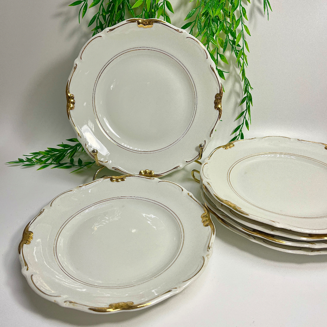 Тарелки закусочные Карл Тильш Poland 1945-1952гг. Рельеф фарфор, позолота.Скол на одной. Цена за 6шт. Картинка 1