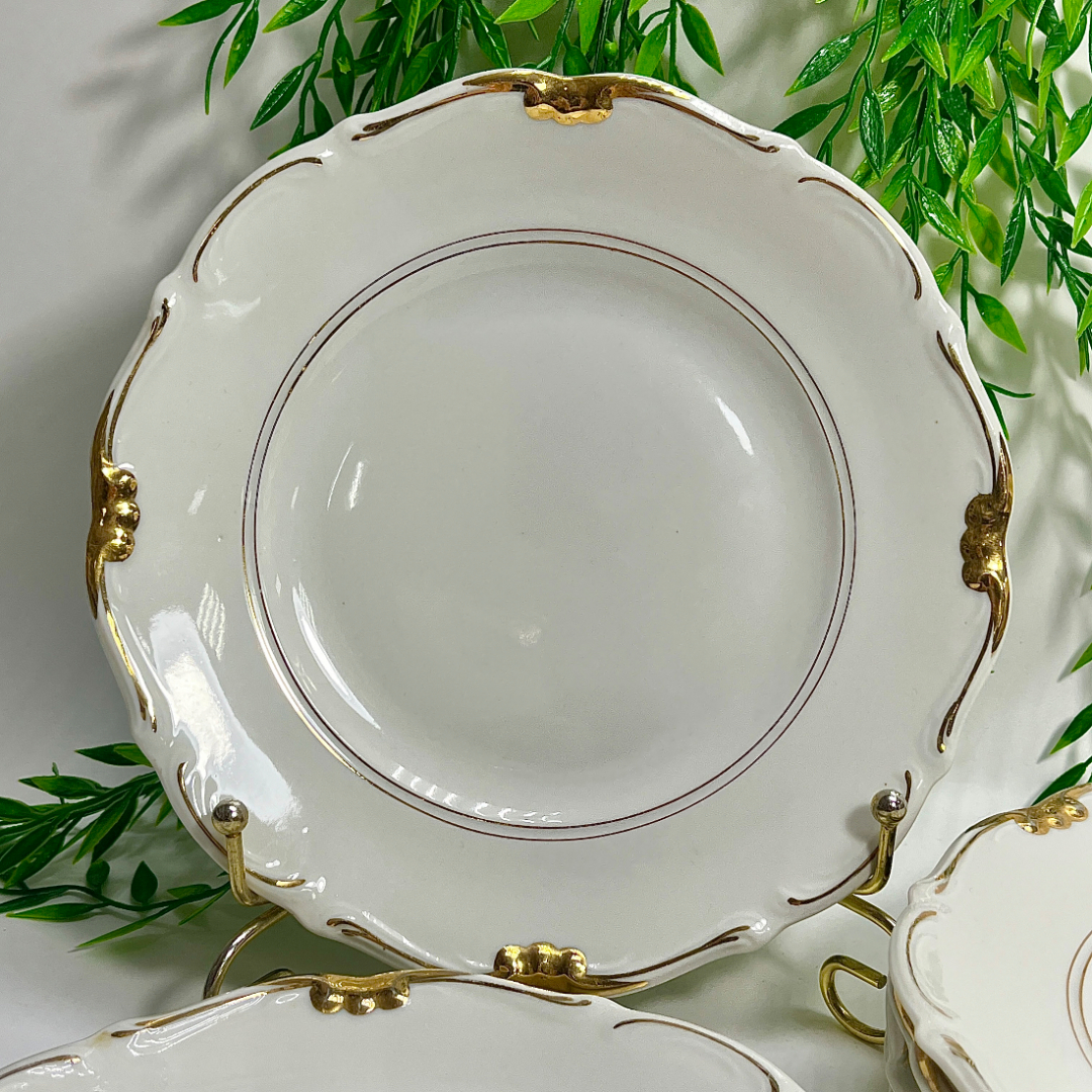 Тарелки закусочные Карл Тильш Poland 1945-1952гг. Рельеф фарфор, позолота.Скол на одной. Цена за 6шт. Картинка 2