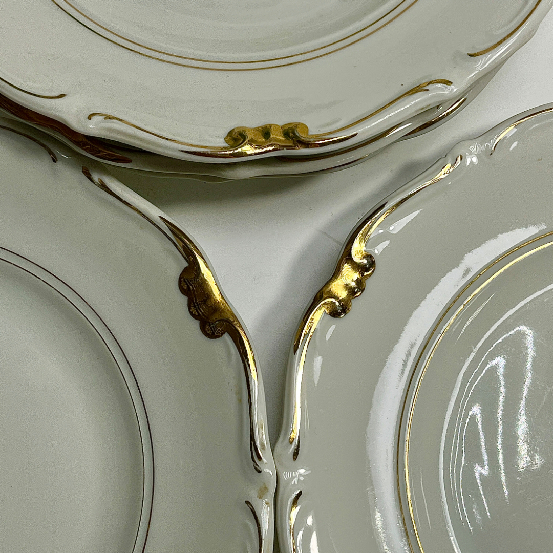 Тарелки закусочные Карл Тильш Poland 1945-1952гг. Рельеф фарфор, позолота.Скол на одной. Цена за 6шт. Картинка 3