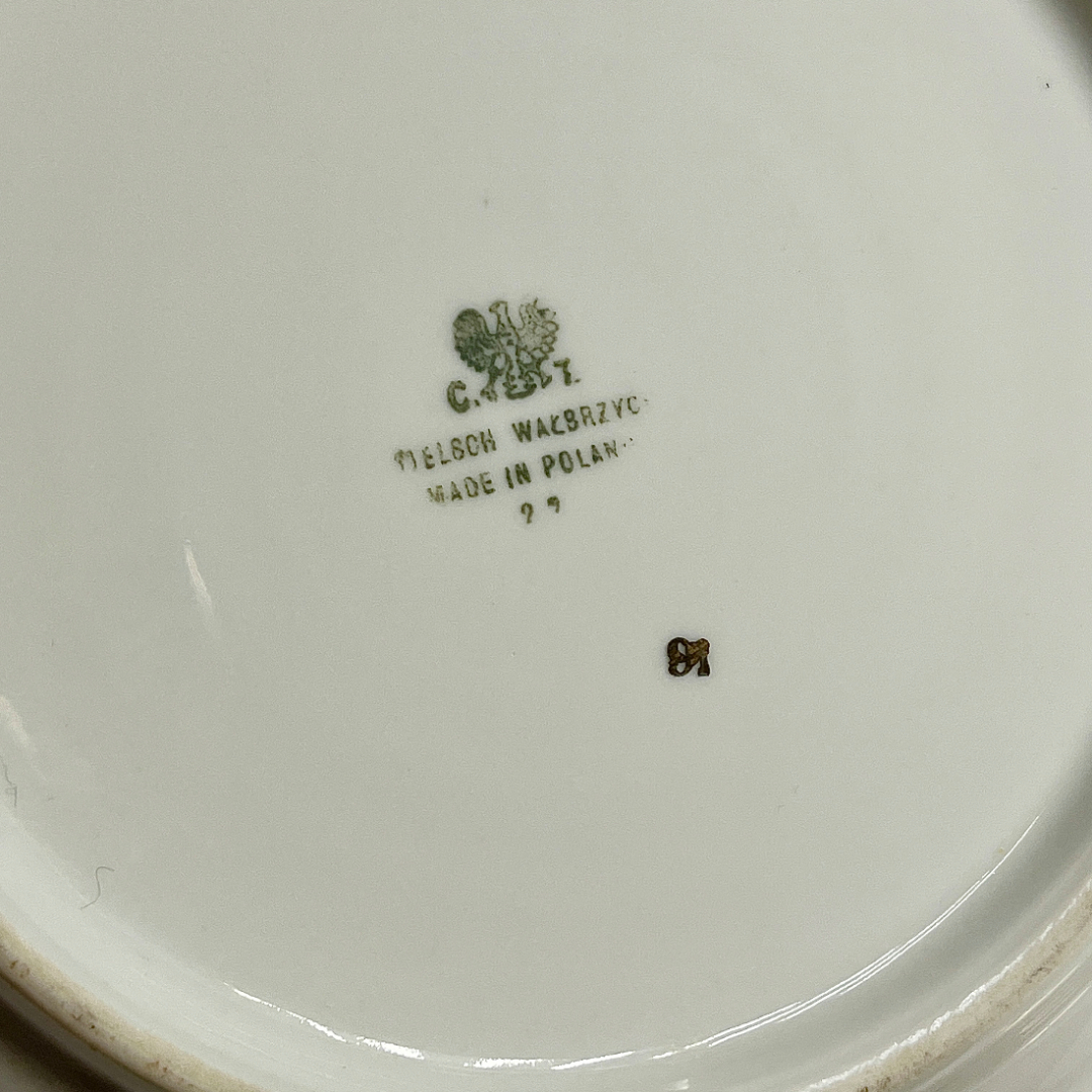 Тарелки закусочные Карл Тильш Poland 1945-1952гг. Рельеф фарфор, позолота.Скол на одной. Цена за 6шт. Картинка 5