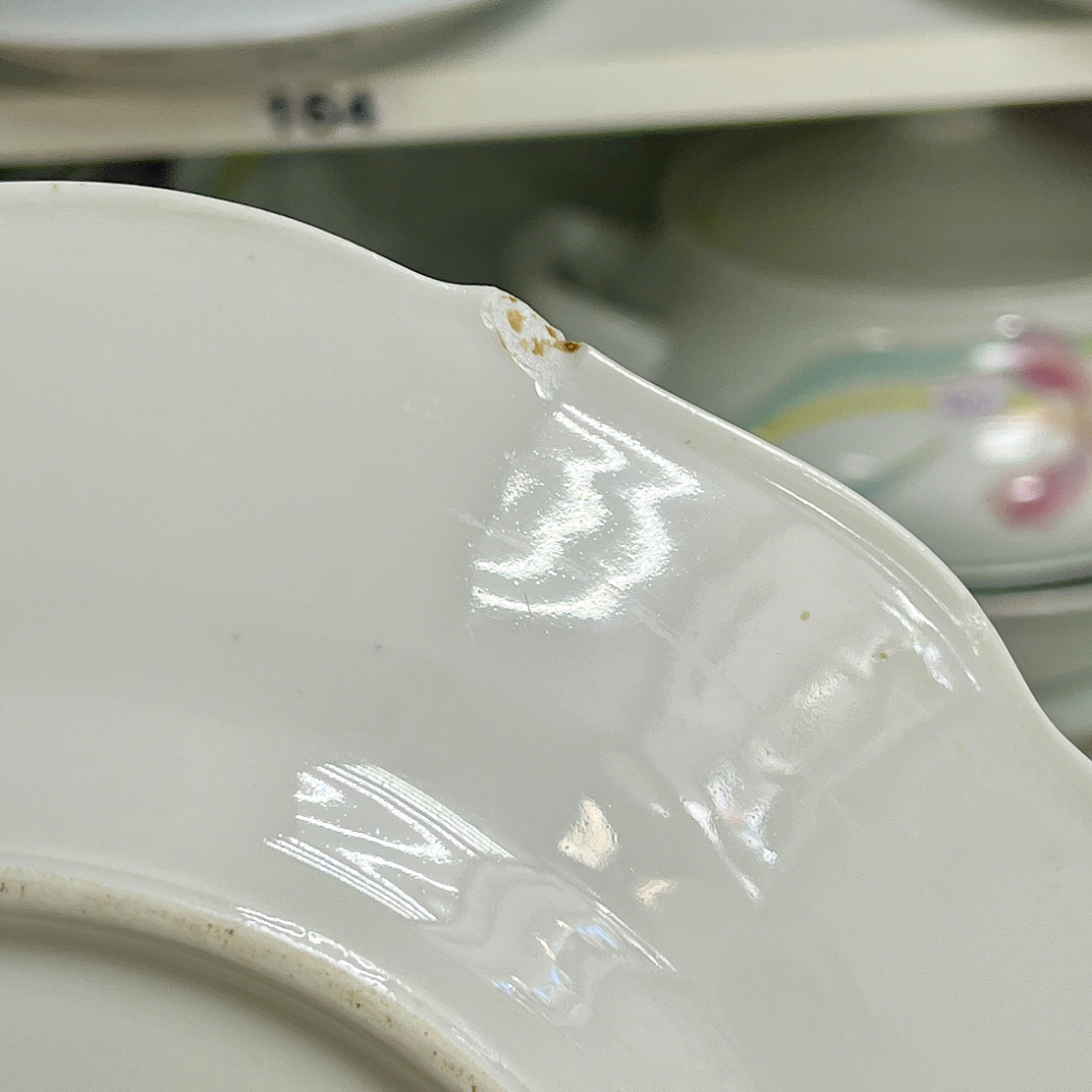 Тарелки закусочные Карл Тильш Poland 1945-1952гг. Рельеф фарфор, позолота.Скол на одной. Цена за 6шт. Картинка 7