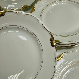 Тарелки закусочные Карл Тильш Poland 1945-1952гг. Рельеф фарфор, позолота.Скол на одной. Цена за 6шт. Картинка 4