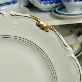 Тарелки закусочные Карл Тильш Poland 1945-1952гг. Рельеф фарфор, позолота.Скол на одной. Цена за 6шт. Картинка 6