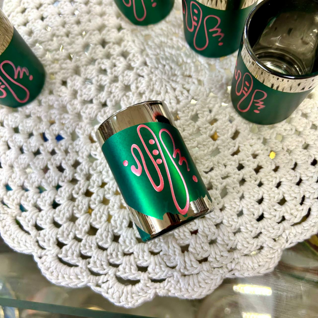 Стопки зеленые ГХЗ, стекло с крытьем и рисунком. Сколы на 2х. Цена за 5шт. Картинка 6