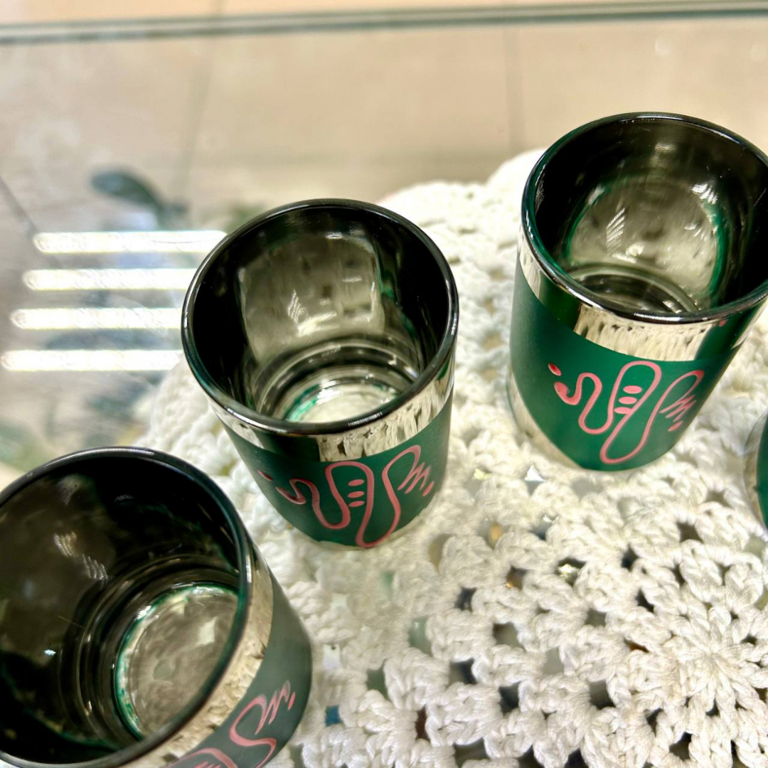 Стопки зеленые ГХЗ, стекло с крытьем и рисунком. Сколы на 2х. Цена за 5шт. Картинка 7