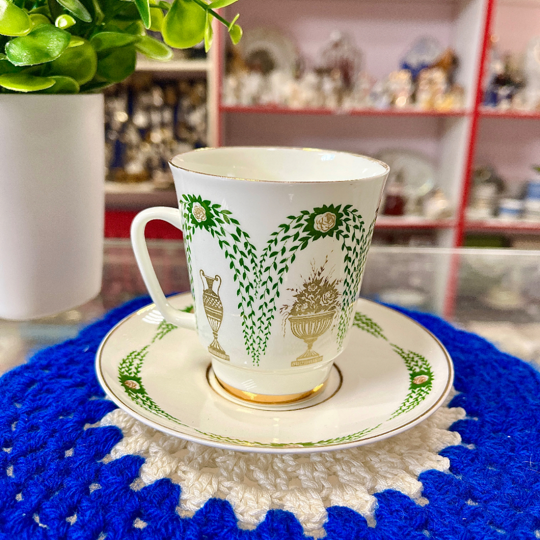 Кофейная пара "Зеленая беседка" ЛФЗ форма Майская ав.Э.М.Криммер, роспись ав.В.Г.Богданов. Кост фар. Картинка 1