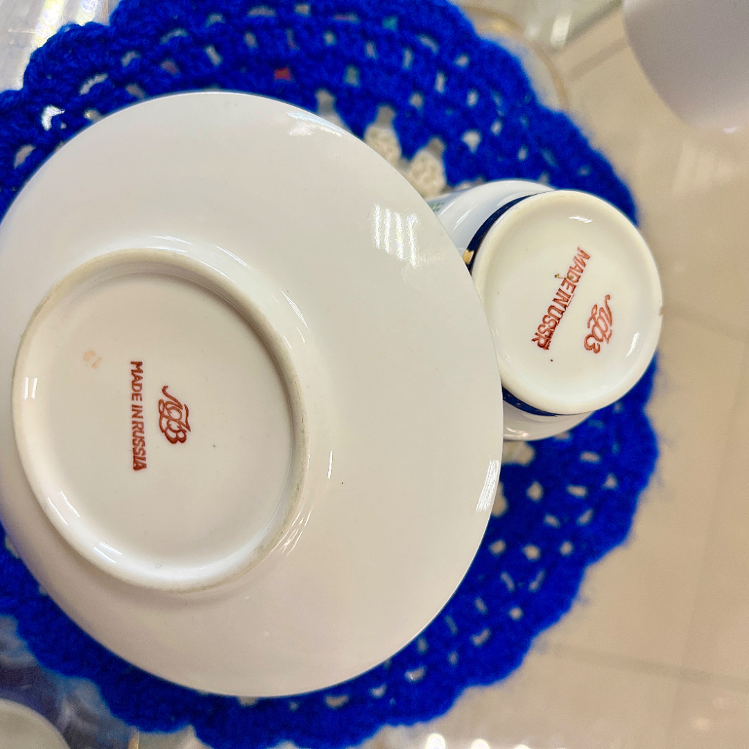 Кофейная пара "Зеленая беседка" ЛФЗ форма Майская ав.Э.М.Криммер, роспись ав.В.Г.Богданов. Кост фар. Картинка 3