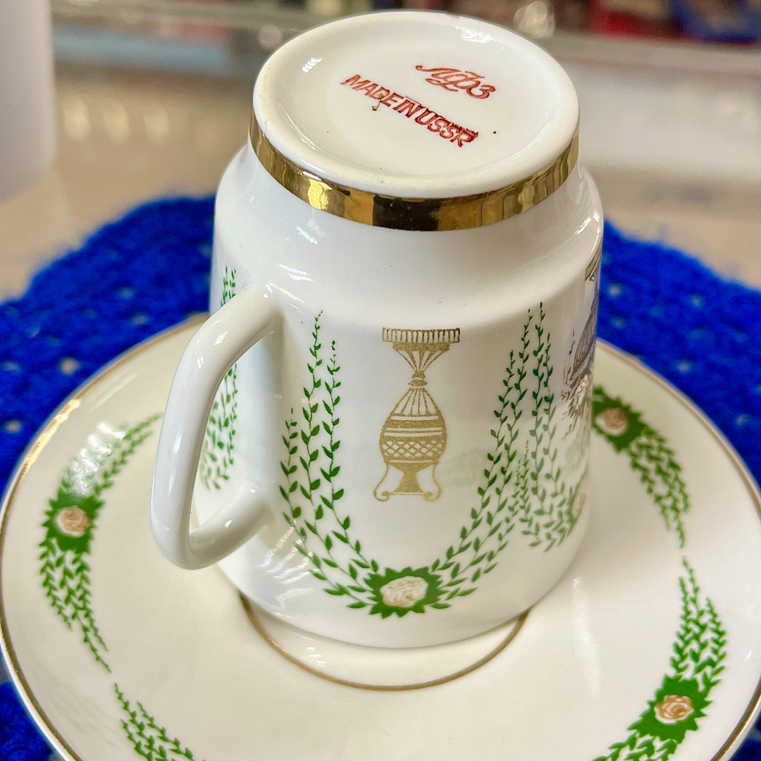 Кофейная пара "Зеленая беседка" ЛФЗ форма Майская ав.Э.М.Криммер, роспись ав.В.Г.Богданов. Кост фар. Картинка 4