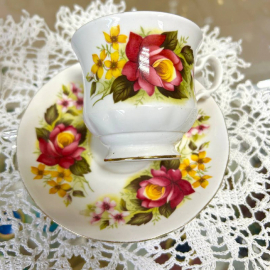 Чайная пара Royal Kent Англия 1970-1979гг. Сделано в Стаффордшире.Костя фарфор, деколь, золото 150мл. Картинка 3