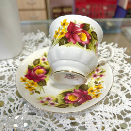 Чайная пара Royal Kent Англия 1970-1979гг. Сделано в Стаффордшире.Костя фарфор, деколь, золото 150мл. Картинка 4