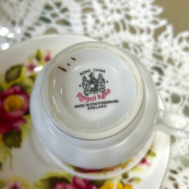 Чайная пара Royal Kent Англия 1970-1979гг. Сделано в Стаффордшире.Костя фарфор, деколь, золото 150мл. Картинка 6