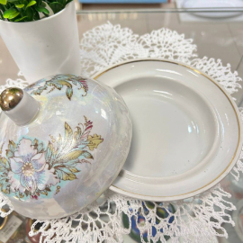 Масленка с низкими бортами. Барановский ФЗ 1973-1983гг. Фарфор, люстр, деколь, позолота. Винтаж. Картинка 3