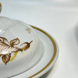 Масленка с низкими бортами Сумский ФЗ 1974-84гг. Фарфор, деколь, позолота. Фабр недочет на пимпочке. Картинка 4