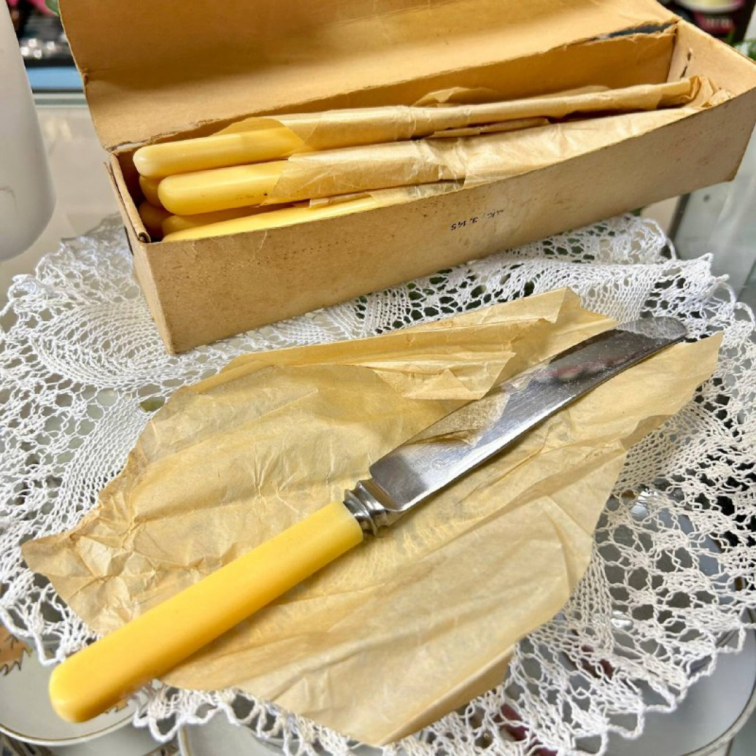 Ножи столовые "Ижорский з-д" г.Лениград, СССР. Карболитовая ручка, лезвие нерж сталь. Цена за 6шт. Картинка 5