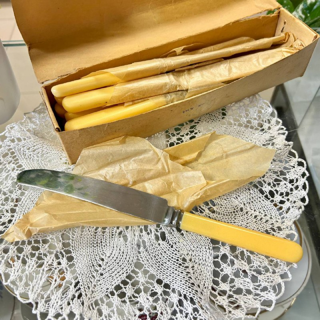 Ножи столовые "Ижорский з-д" г.Лениград, СССР. Карболитовая ручка, лезвие нерж сталь. Цена за 6шт. Картинка 1